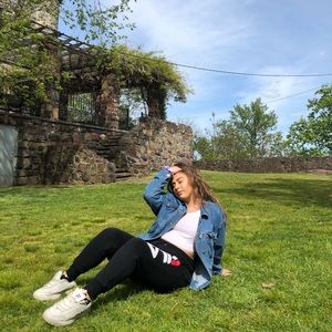 Meet your Posher, Caralynne